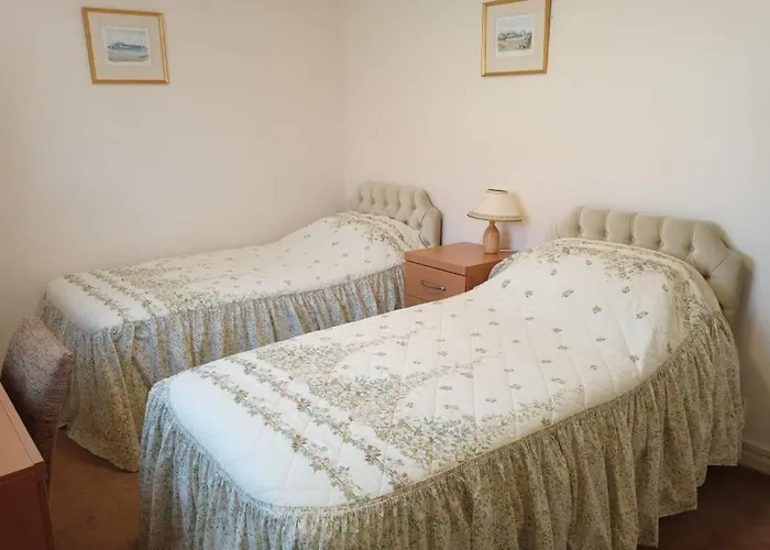 Glen Dhoo Country Cottages - Meadowview Bungalow